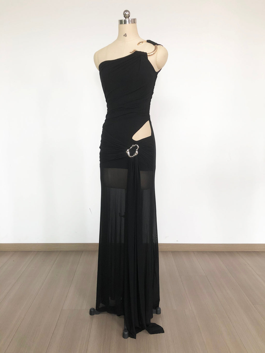 Chic Obsidian Veil Evening Dress – Close Up
