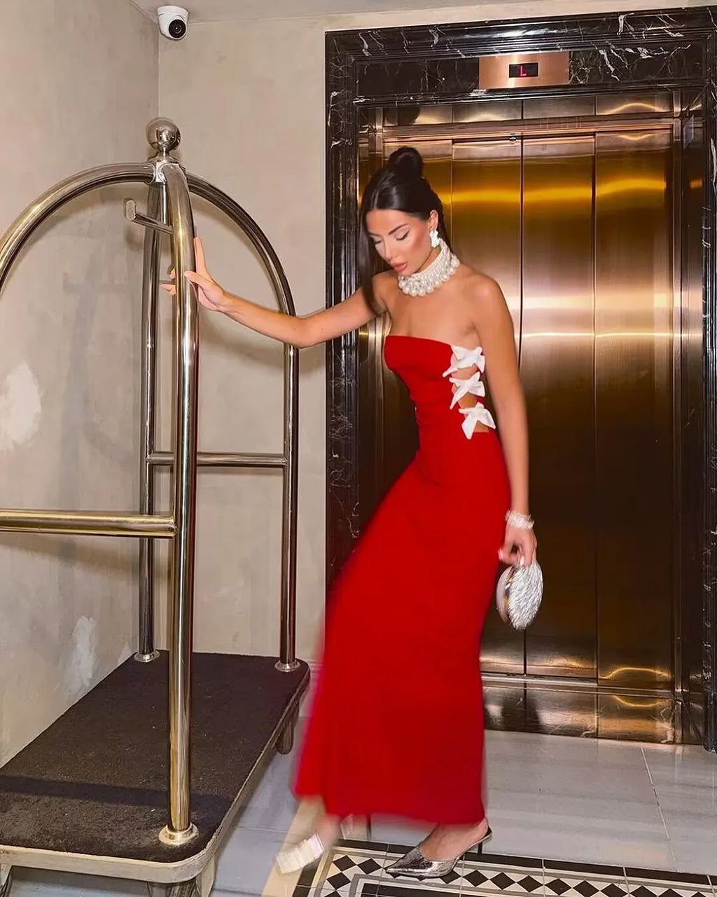 Chic Villa Noir Evening Dress – Flow Shot