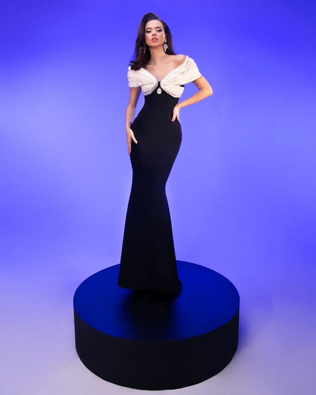 Sophisticated City Allure Evening Dress – Close Up