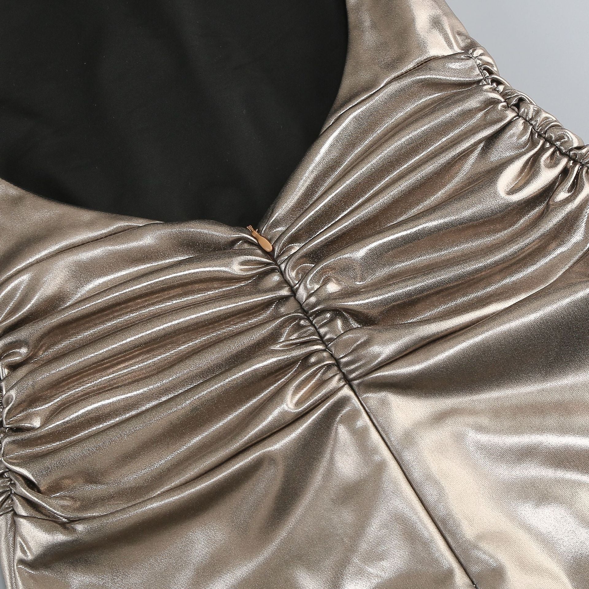 Elegant Liquid Gold Evening Dress – Flow Shot