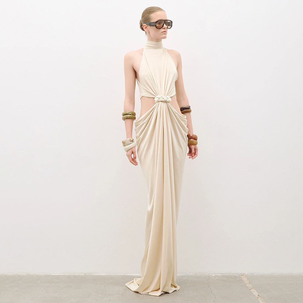 Elegant Ivory Sculpture Evening Dress – Close Up