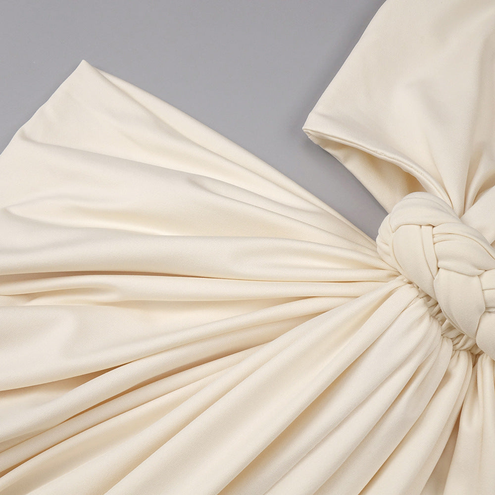 Elegant Ivory Sculpture Evening Dress – Silhouette
