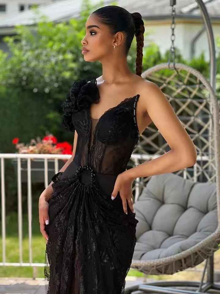 Elegant Obsidian Muse Evening Dress – Detail View