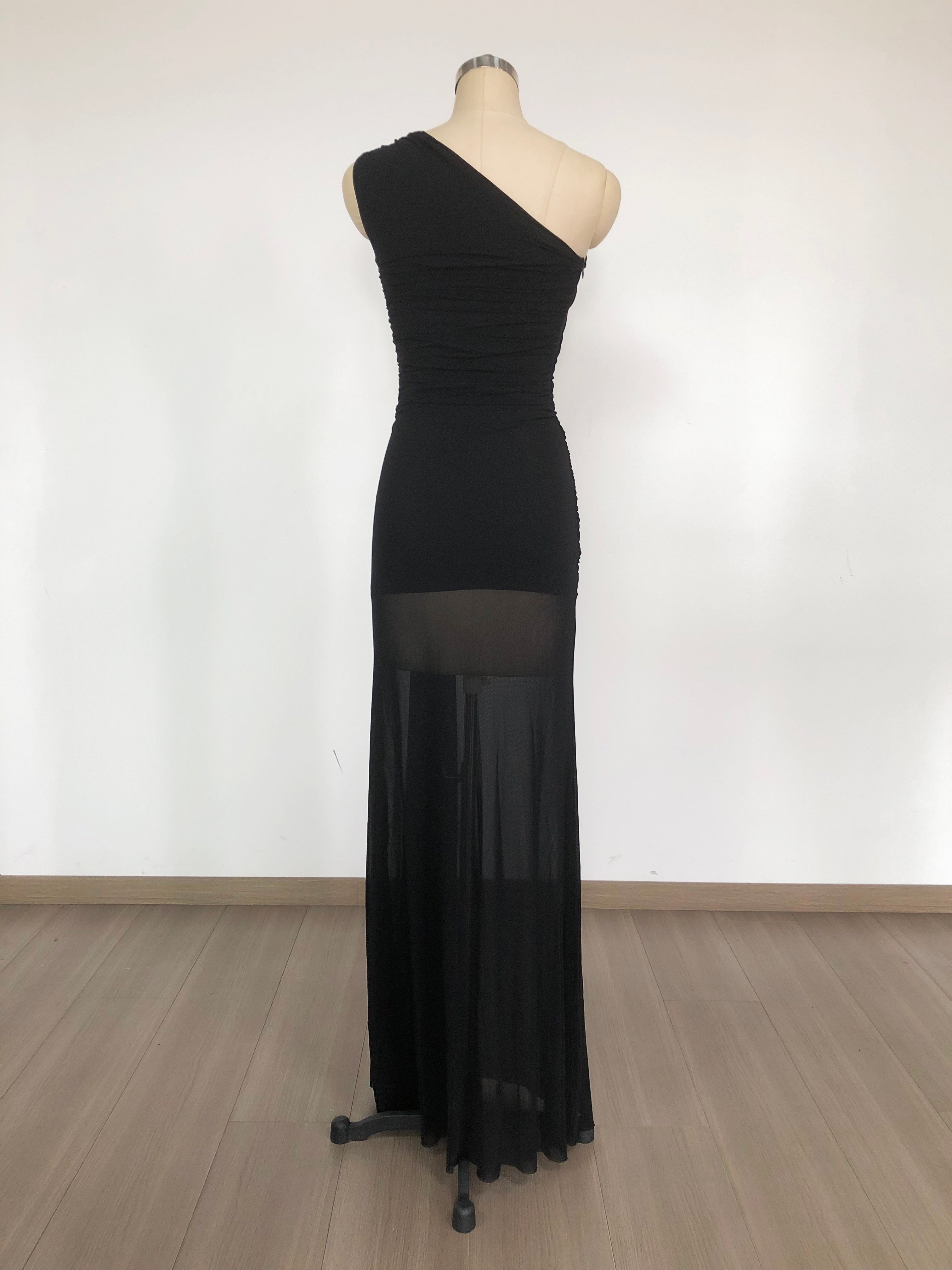 Chic Obsidian Veil Evening Dress – Flow Shot